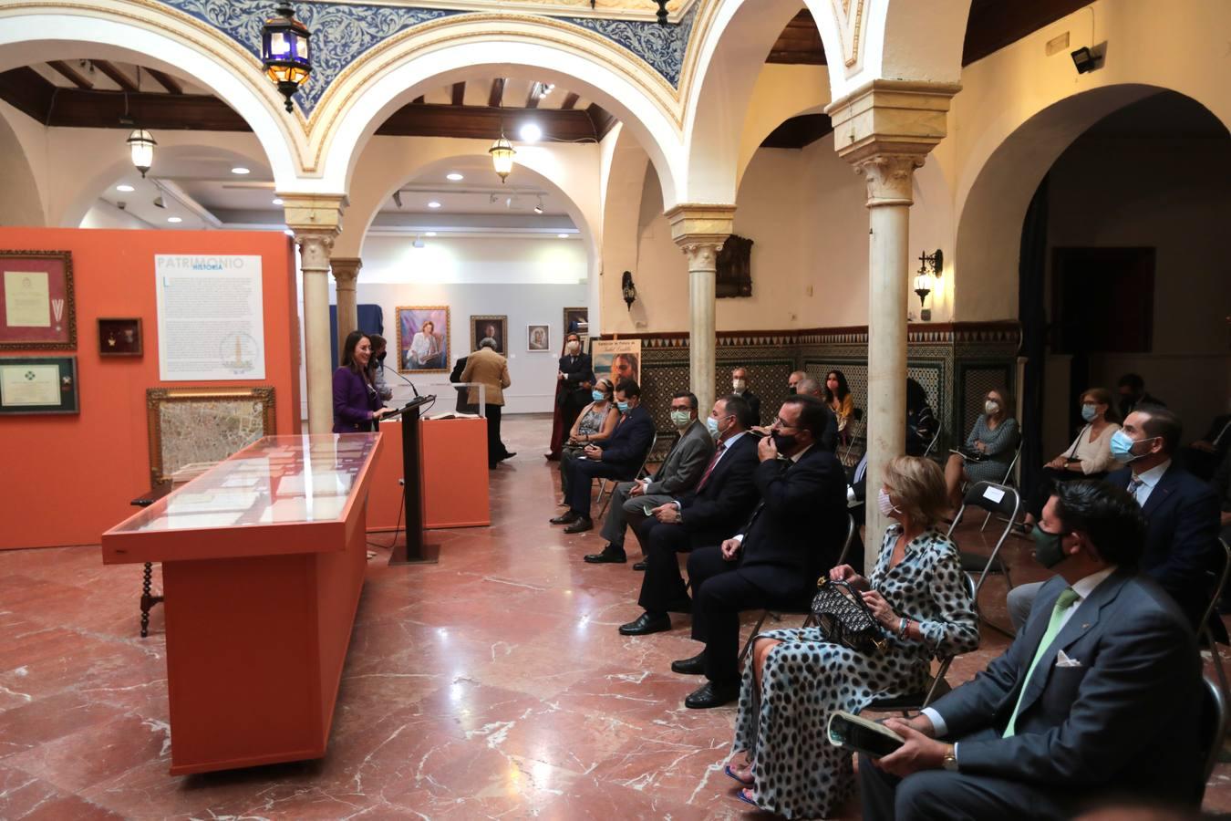 En imágenes, la inauguración de la exposición «Patrimonio artístico, documental y bibliográfico» del Círculo Mercantil de Sevilla