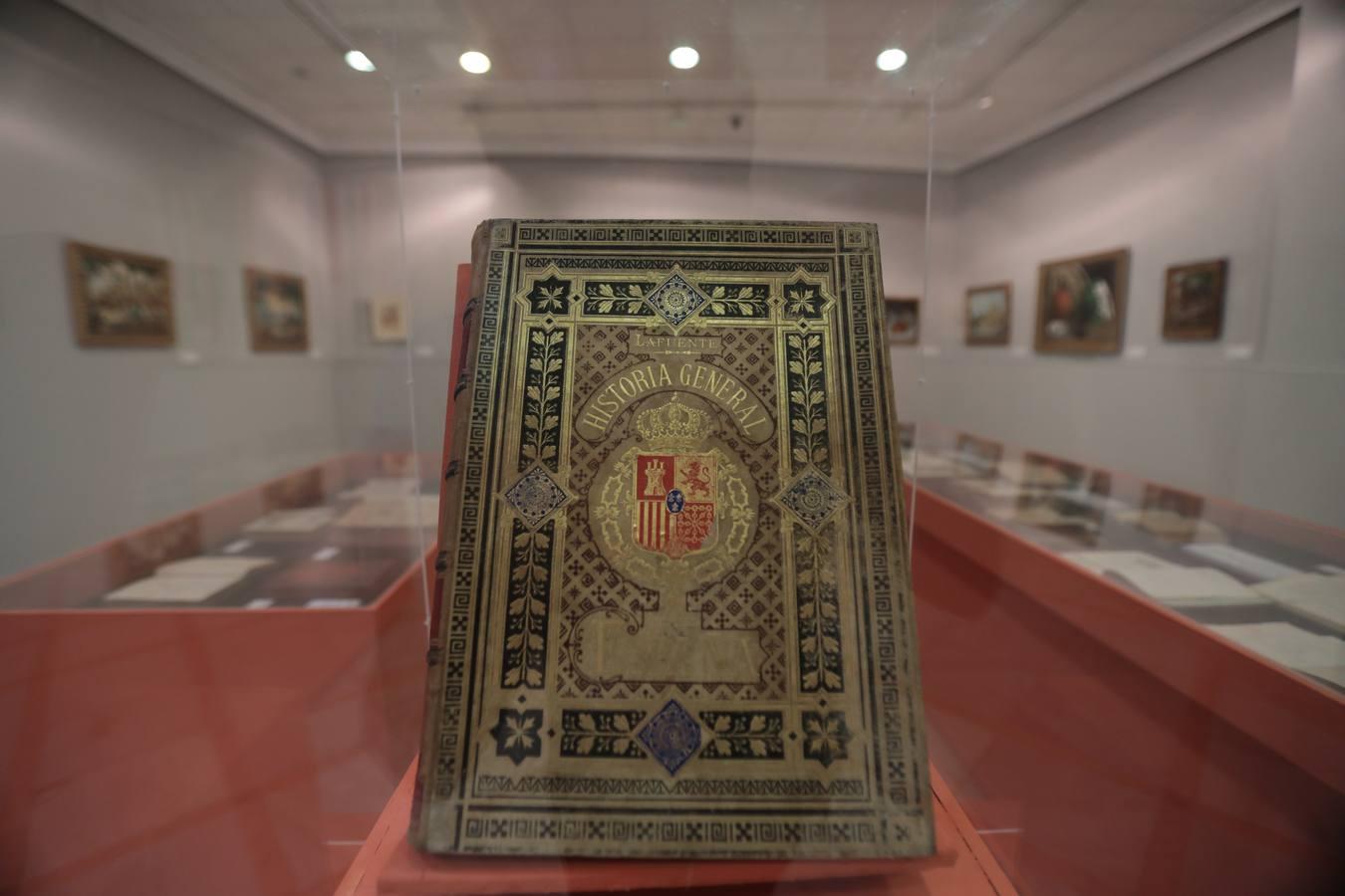 En imágenes, la inauguración de la exposición «Patrimonio artístico, documental y bibliográfico» del Círculo Mercantil de Sevilla