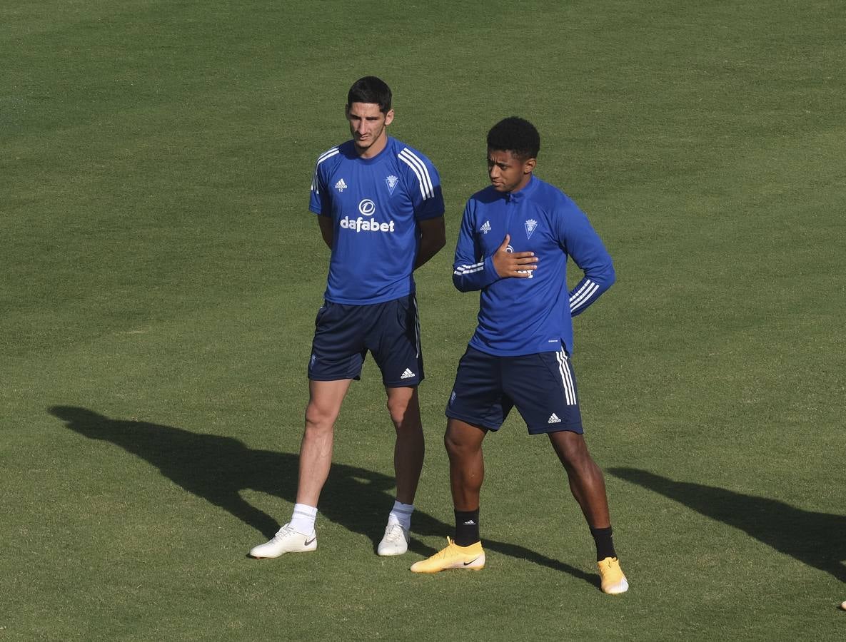 Fotos: Las nuevas caras del Cádiz CF de Primera en entrenamiento