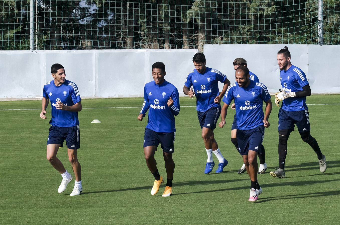 Fotos: Las nuevas caras del Cádiz CF de Primera en entrenamiento