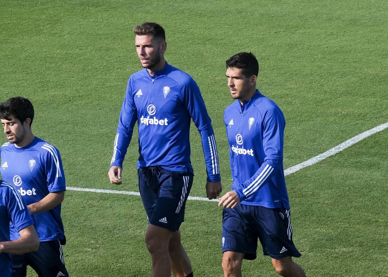 Fotos: Las nuevas caras del Cádiz CF de Primera en entrenamiento