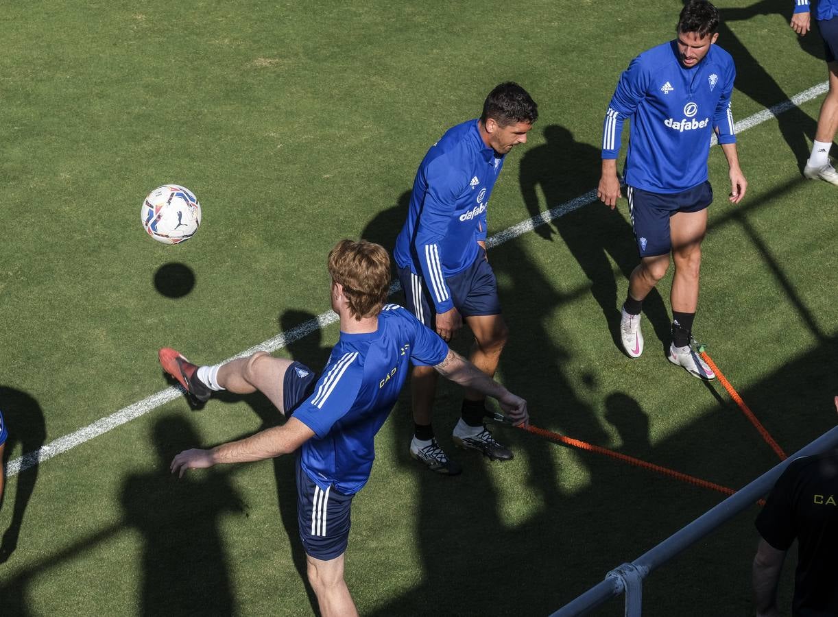 Fotos: Las nuevas caras del Cádiz CF de Primera en entrenamiento