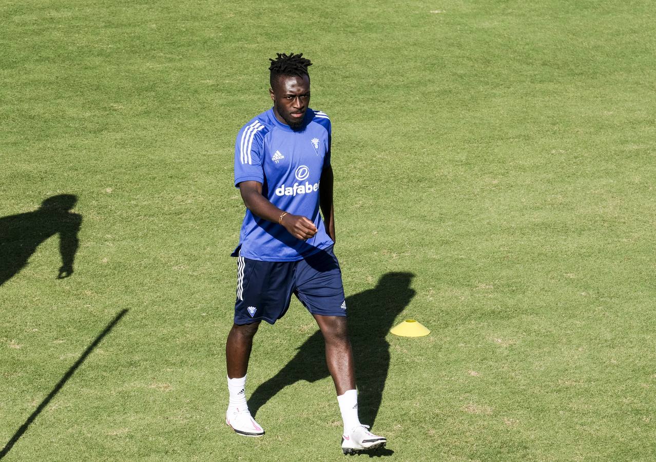 Fotos: Las nuevas caras del Cádiz CF de Primera en entrenamiento