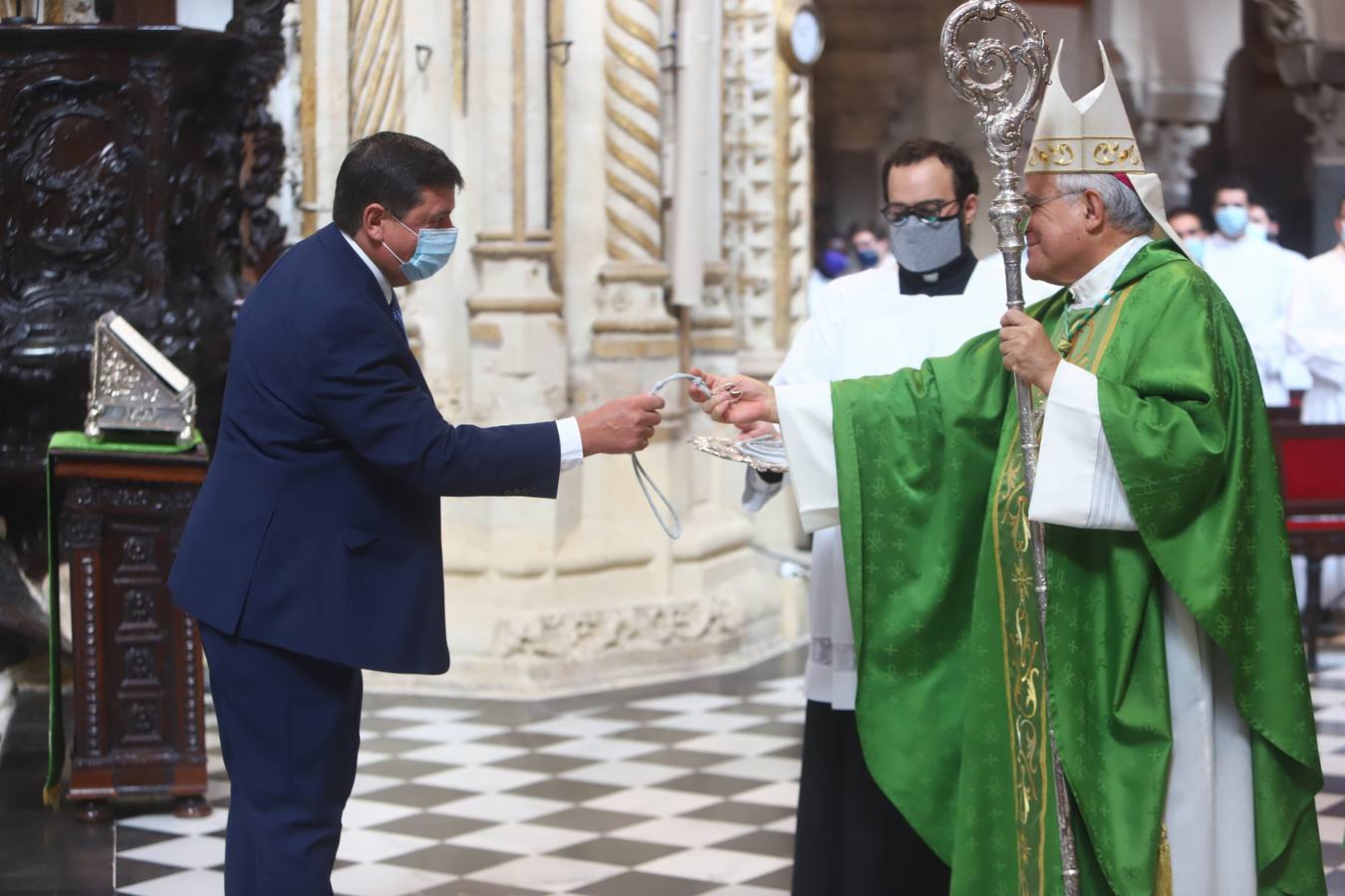 Jura de la nueva junta de gobierno de la Agrupación de Cofradías de Córdoba, en imágenes