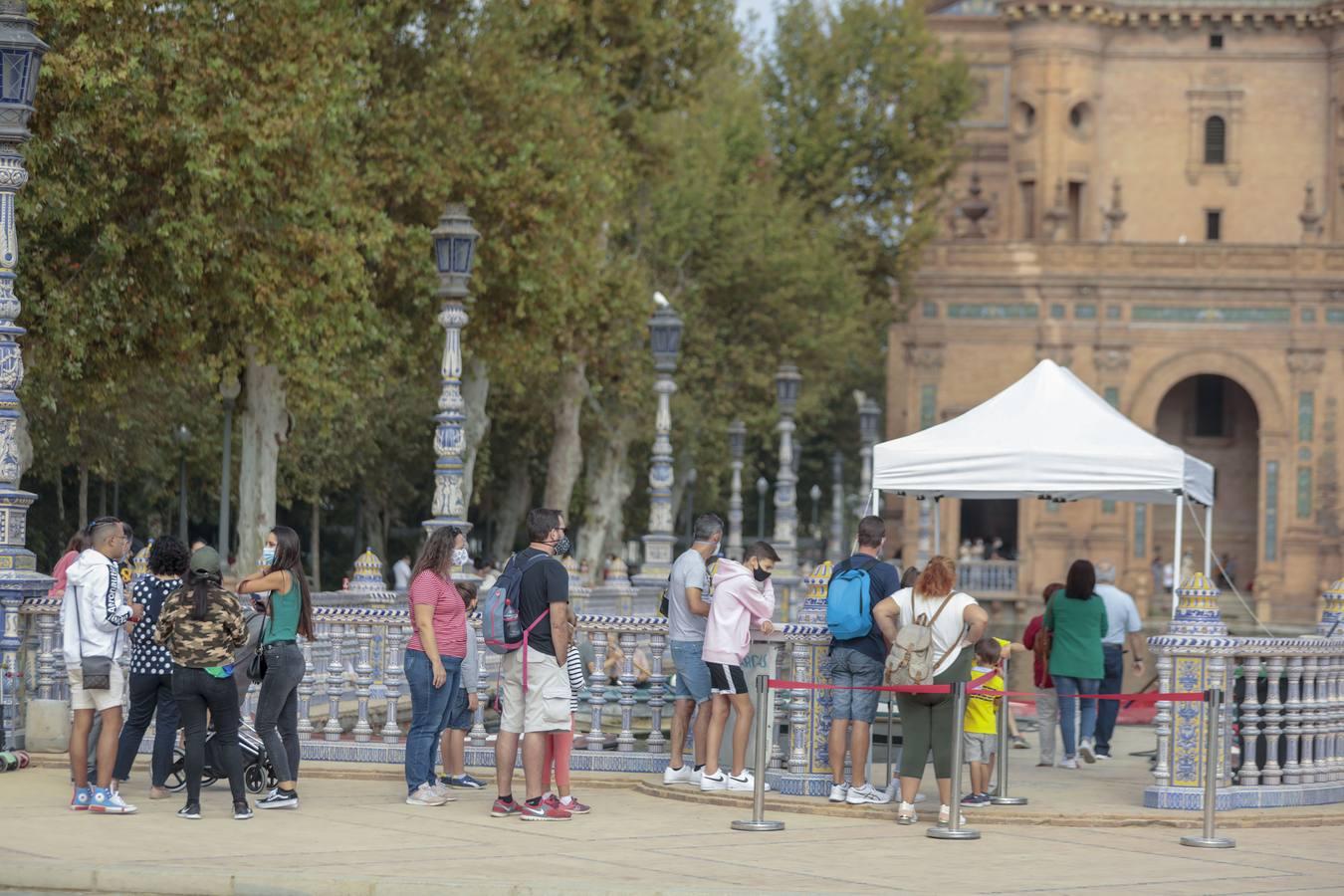 En imágenes, turistas en el centro de Sevilla durante este puente