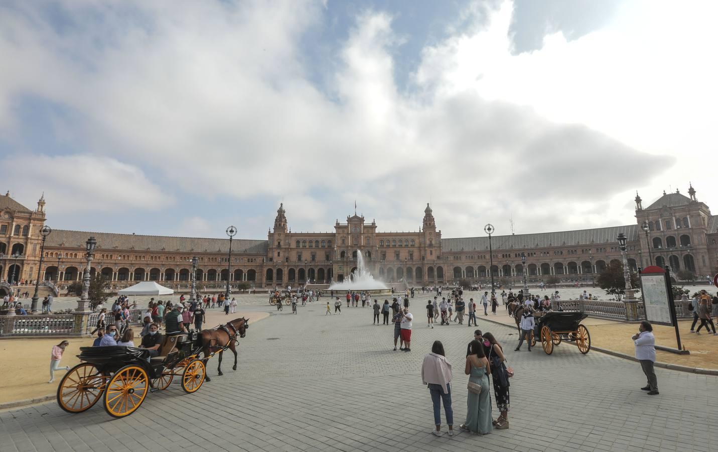 En imágenes, turistas en el centro de Sevilla durante este puente