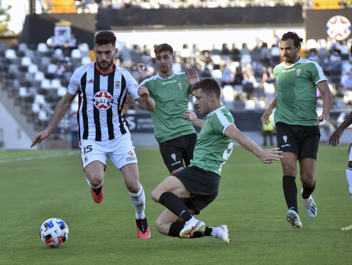 La derrota del Córdoba CF en Badajoz, en imágenes