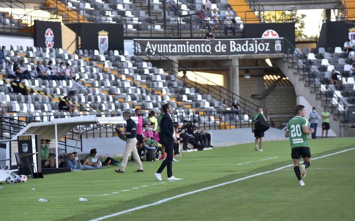 La derrota del Córdoba CF en Badajoz, en imágenes