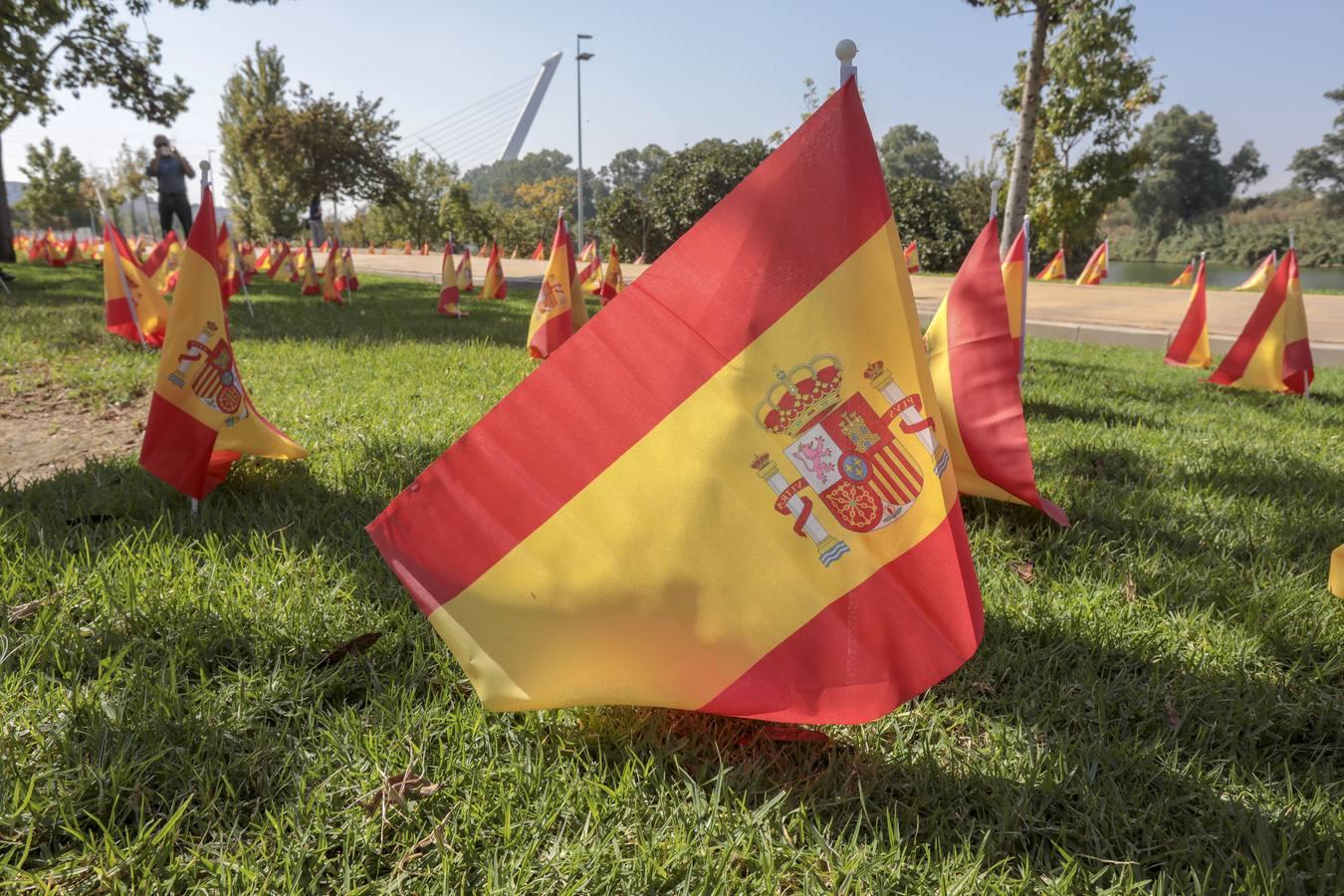 En imágenes, 53.000 banderas de España en Sevilla para homenajear a las víctimas del coronavirus