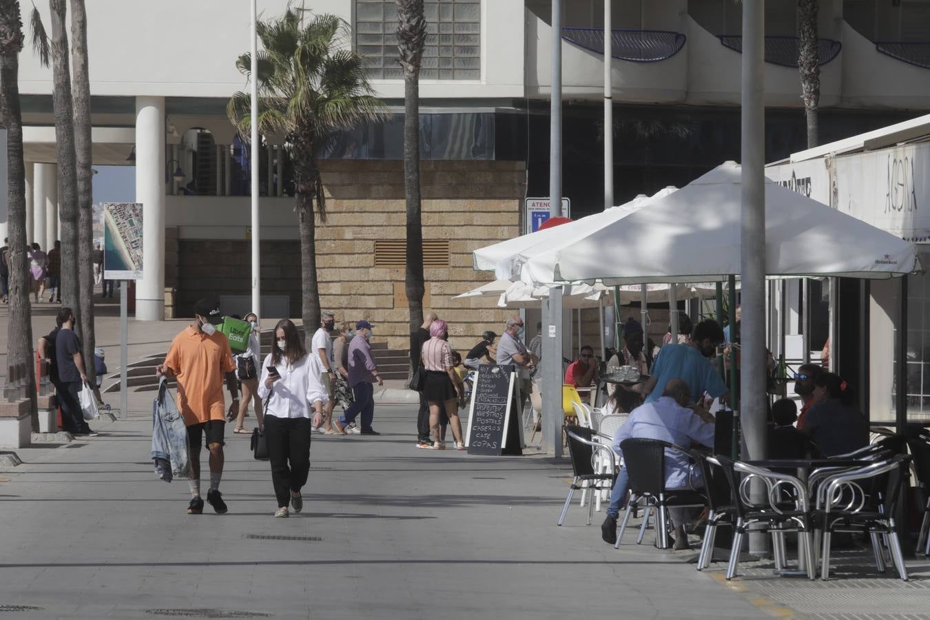 Ambiente en Cádiz en el puente del Pilar