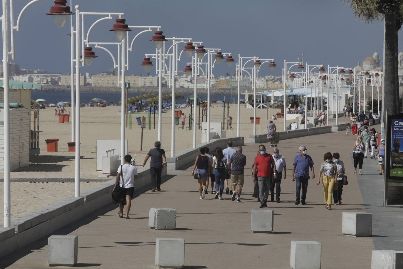 Ambiente en Cádiz en el puente del Pilar