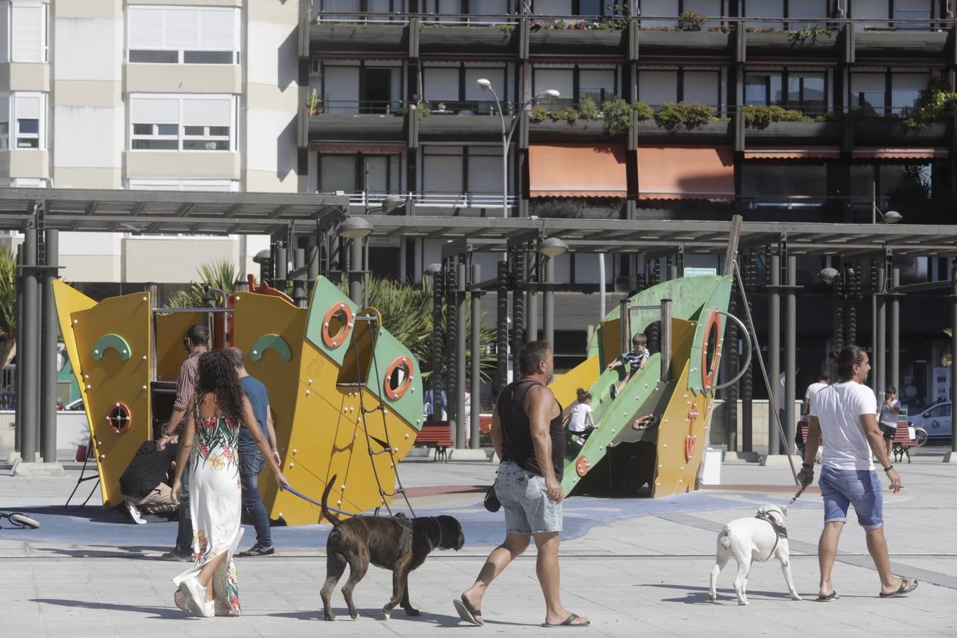 Ambiente en Cádiz en el puente del Pilar