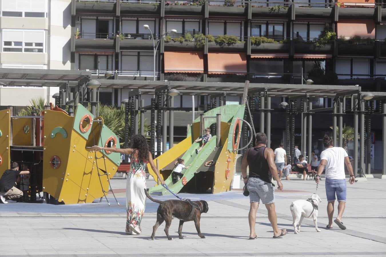 Ambiente en Cádiz en el puente del Pilar