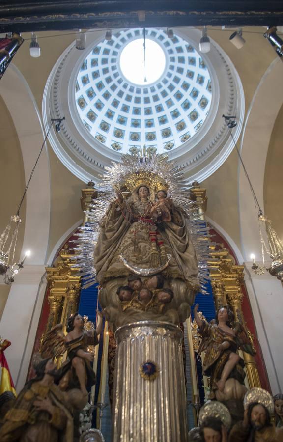 Los «besamanos del puente del Pilar