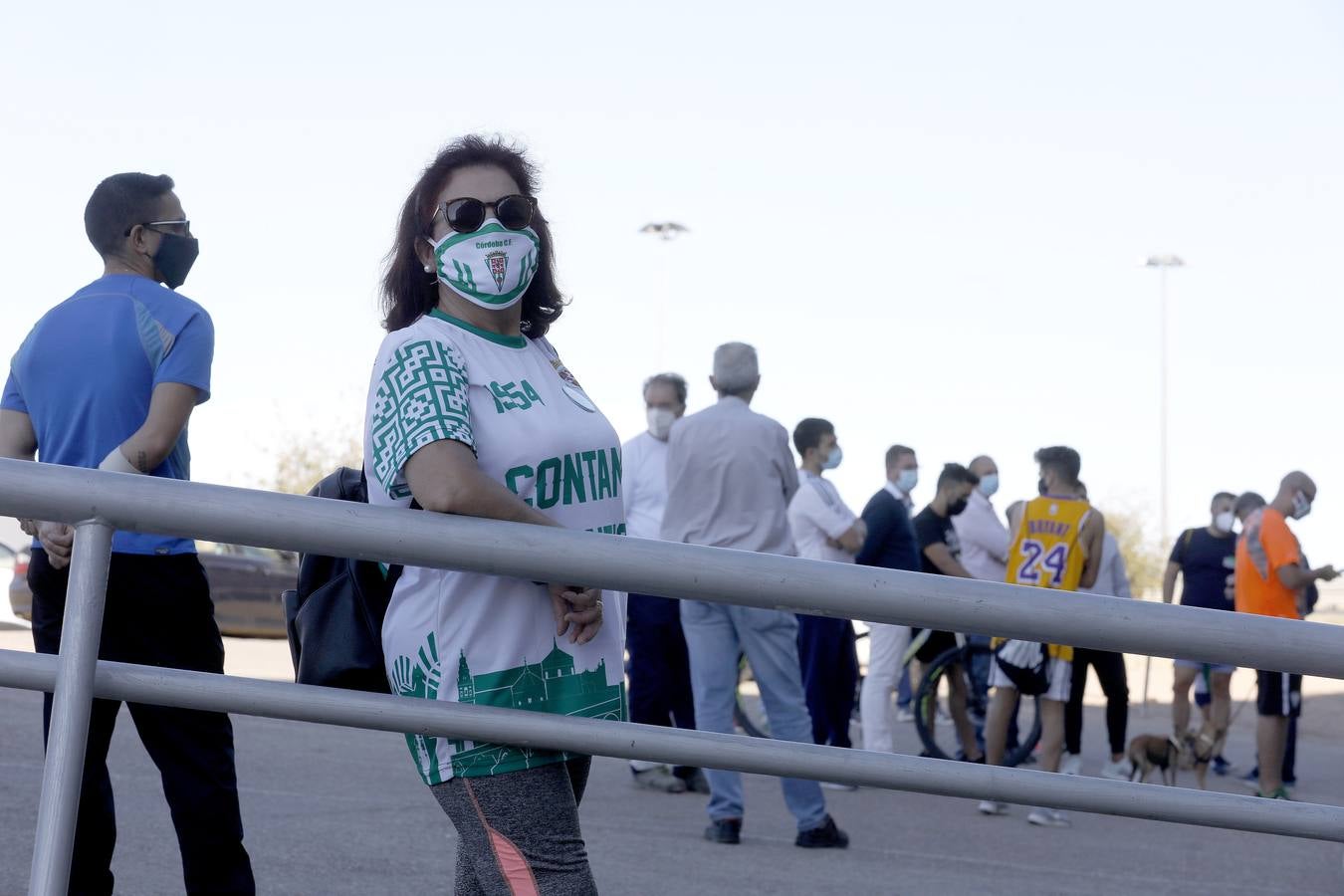 Las colas vuelven en El Arcángel por las entradas del Córdoba CF-Lorca, en imágenes