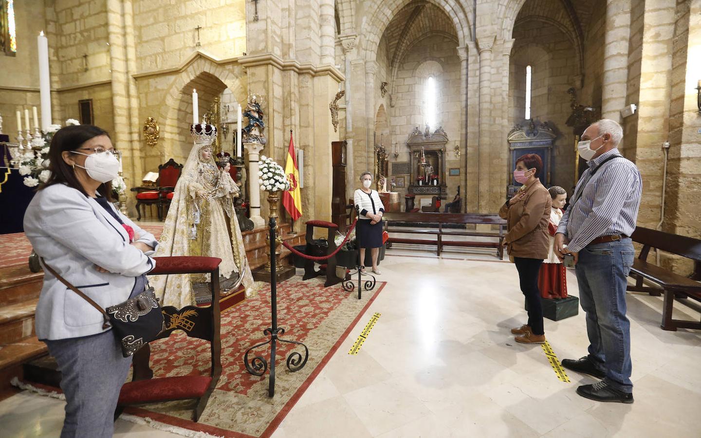 La visita a la Virgen de los Remedios de Córdoba en martes y 13, en imágenes