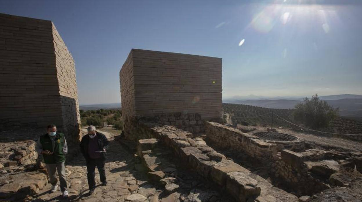 El yacimiento arqueológico de Torreparedones de Baena, en imágenes