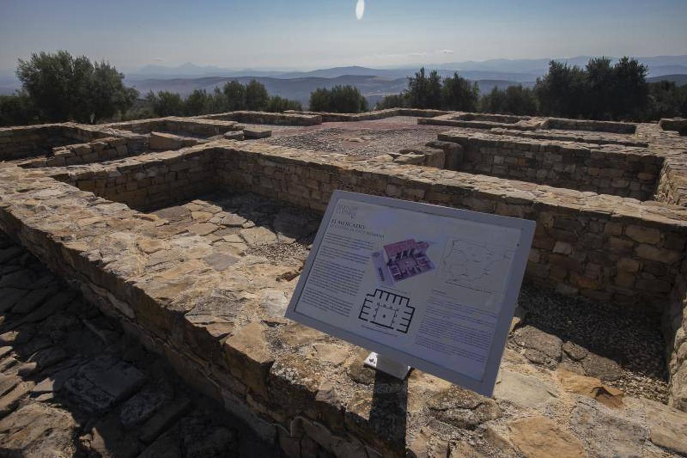 El yacimiento arqueológico de Torreparedones de Baena, en imágenes