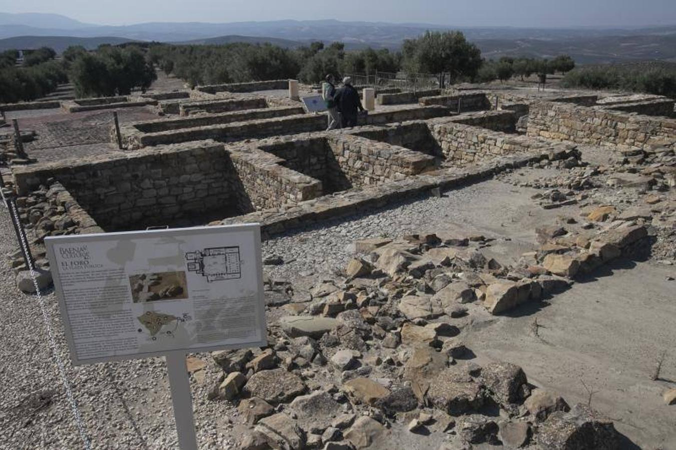 El yacimiento arqueológico de Torreparedones de Baena, en imágenes