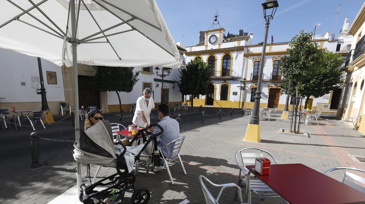 En imágenes, Almodóvar del Río recupera la movilidad pero ajusta la hostelería