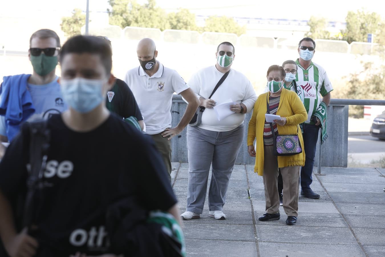 El ambiente con 800 espectadores del Córdoba CF en El Arcángel, en imágenes