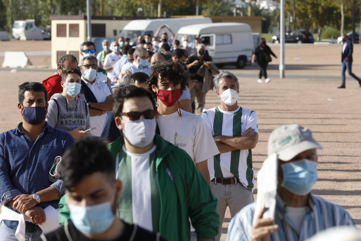 El ambiente con 800 espectadores del Córdoba CF en El Arcángel, en imágenes