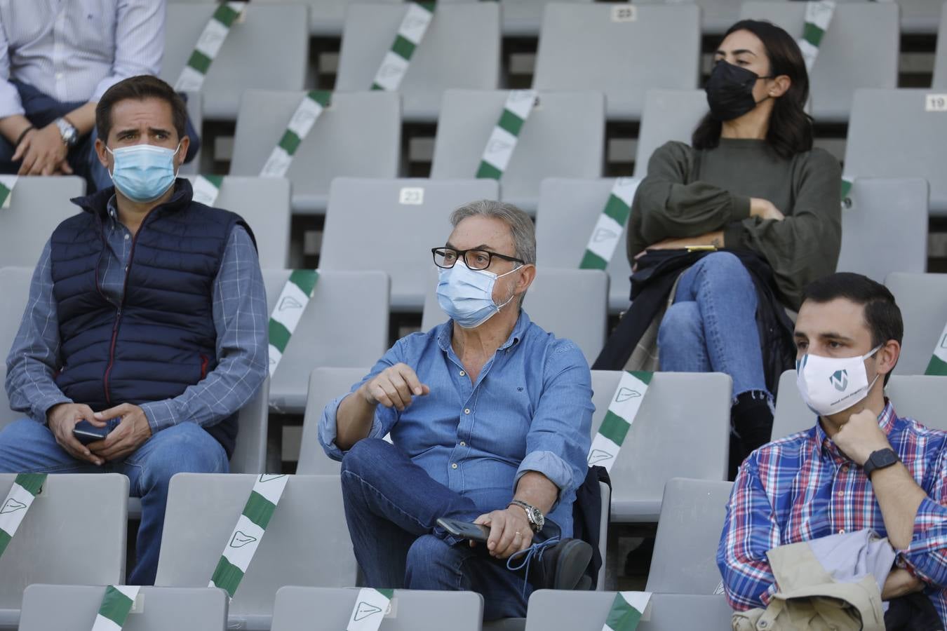 El ambiente con 800 espectadores del Córdoba CF en El Arcángel, en imágenes