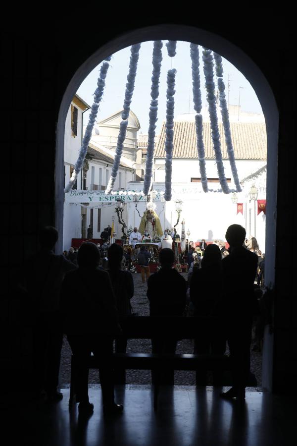 El rosario de la Virgen de la Paz y Esperanza de Córdoba, en imágenes