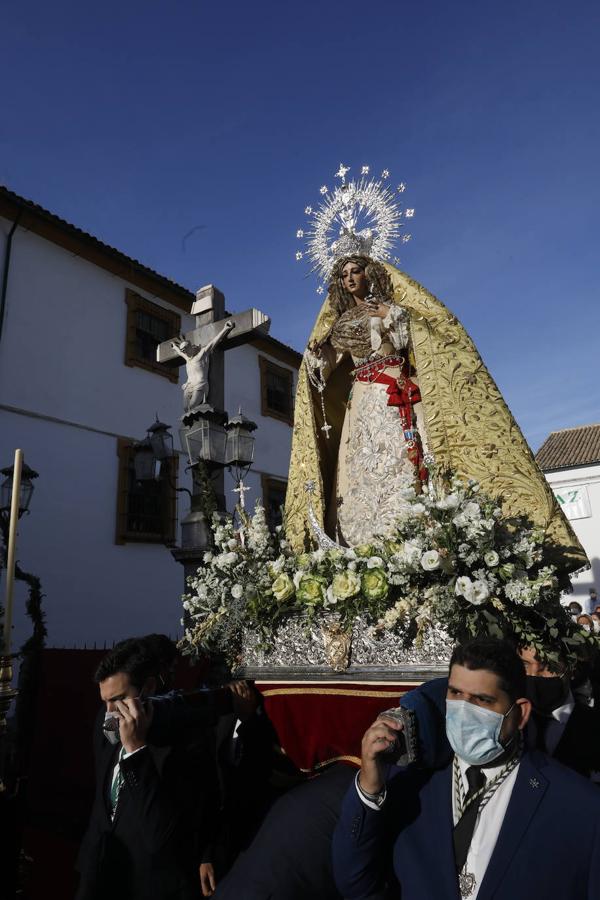 El rosario de la Virgen de la Paz y Esperanza de Córdoba, en imágenes