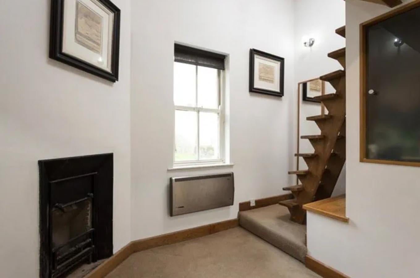 A la venta la casa más pequeña de Inglaterra. Como dato curioso, comentar que algunas partes de la finca fueron utilizadas por el Real Cuerpo Aéreo y el Real Servicio Aéreo Naval durante la Segunda Guerra Mundial.