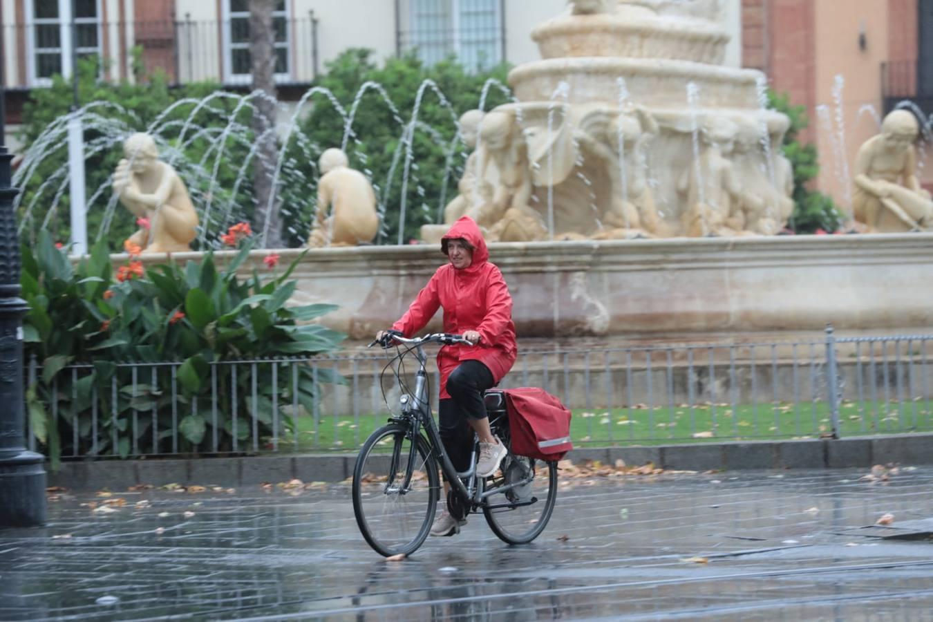 La borrasca Bárbara deja su huella en Sevilla