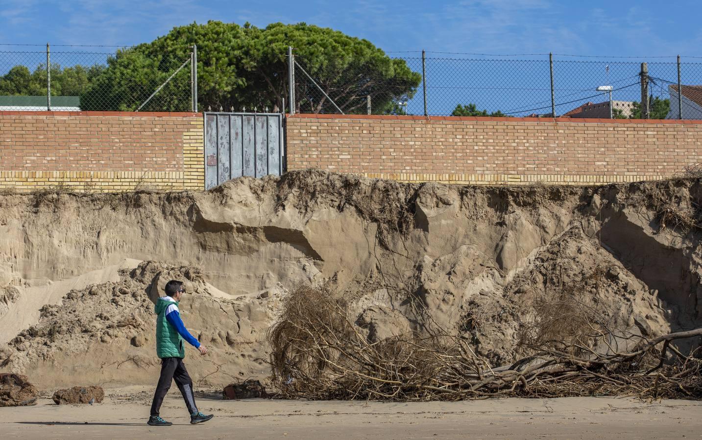 En imágenes, los destrozos causados por el temporal en la playa de El Portil