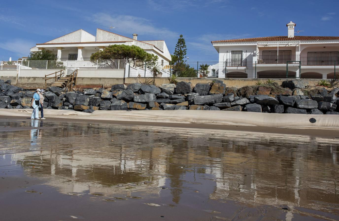 En imágenes, los destrozos causados por el temporal en la playa de El Portil