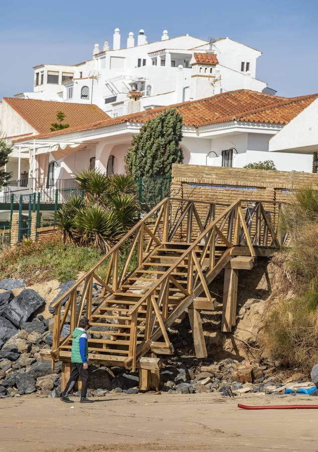 En imágenes, los destrozos causados por el temporal en la playa de El Portil