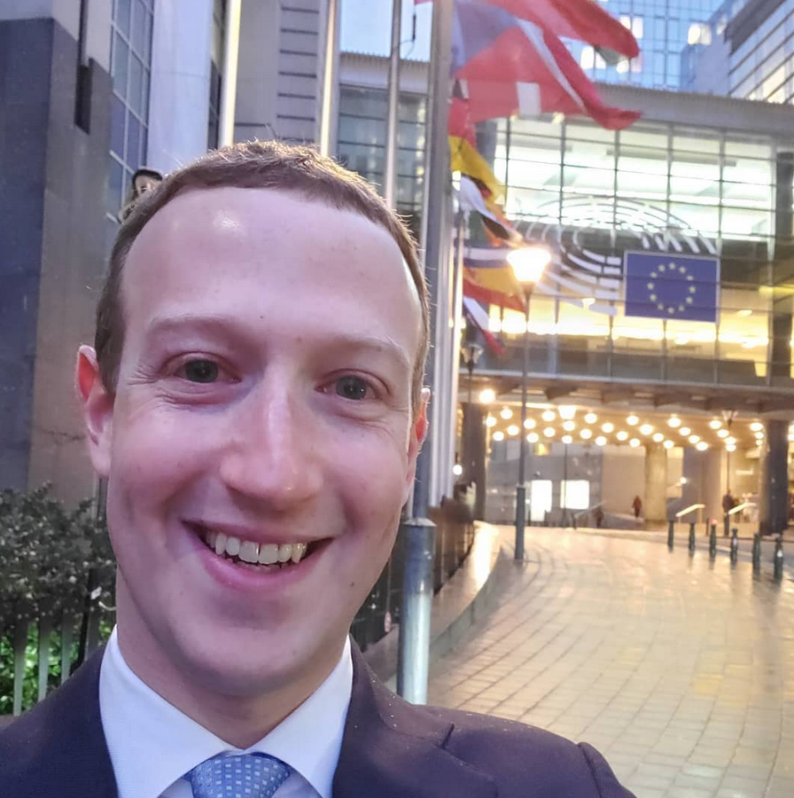 Mark Zuckerberg, CEO de Facebook. Establecer prioridades es fundamental para llevar una agenda al día y mantener tu cabeza sana. Por ejemplo, el CEO de Facebook tiene por hábito resolver siempre primero los problemas más sencillos o aquellos que requieran menos atención. Así, cuando ve que avanza de forma satisfactoria en estas tareas se siente con más fuerza y capacidad para abordar aquellos problemas que necesiten mayor concentración y empeño.