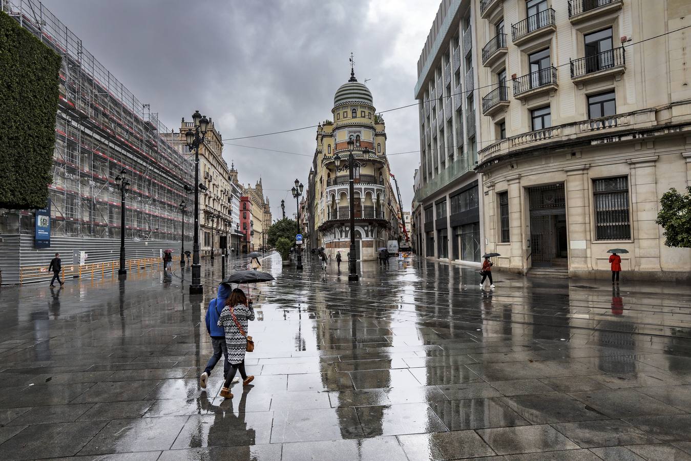 En imágenes, jueves lluvioso en Sevilla