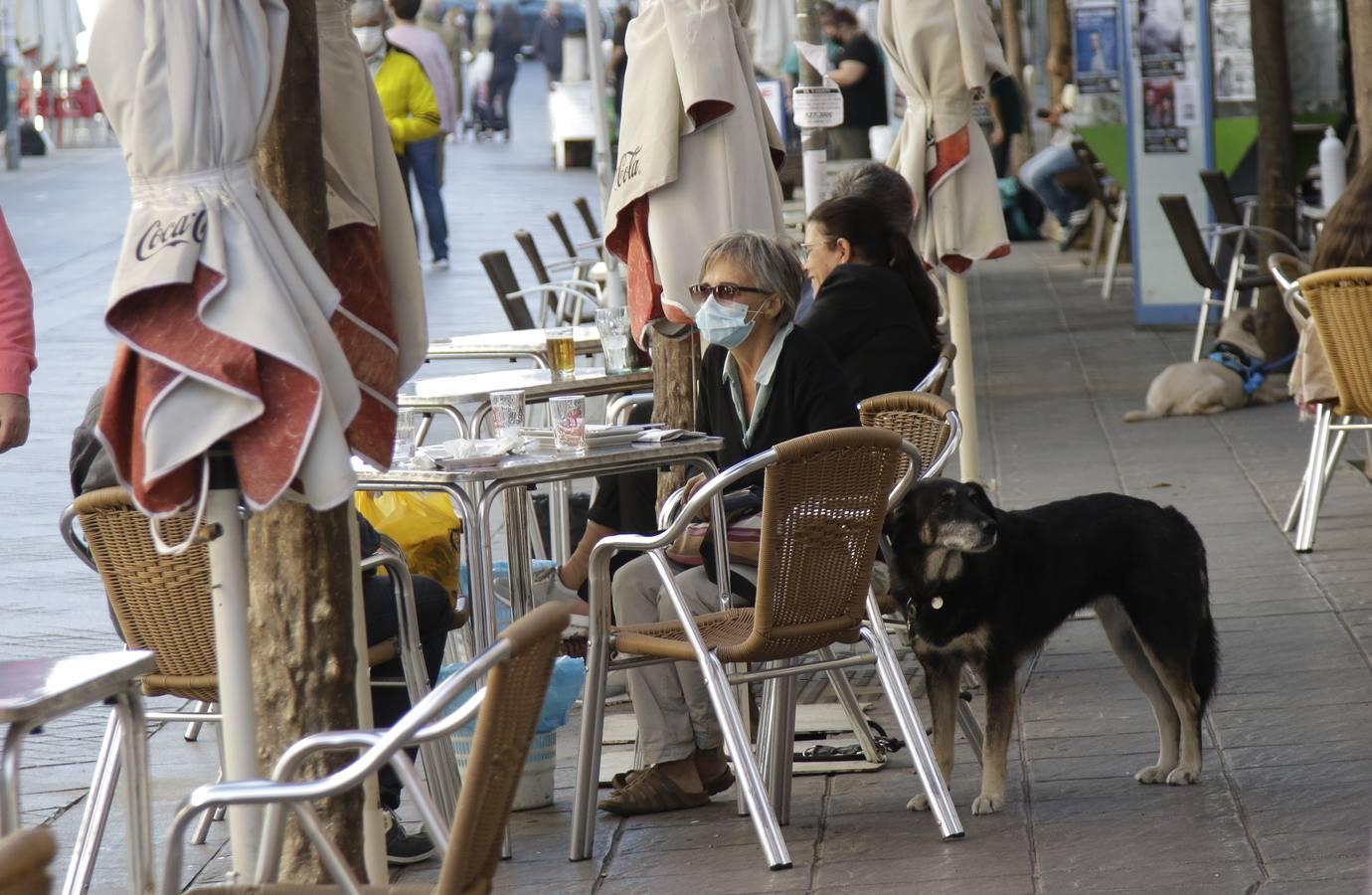 Ambiente en los bares de Sevilla, antes de la puesta en marcha de las nuevas restricciones