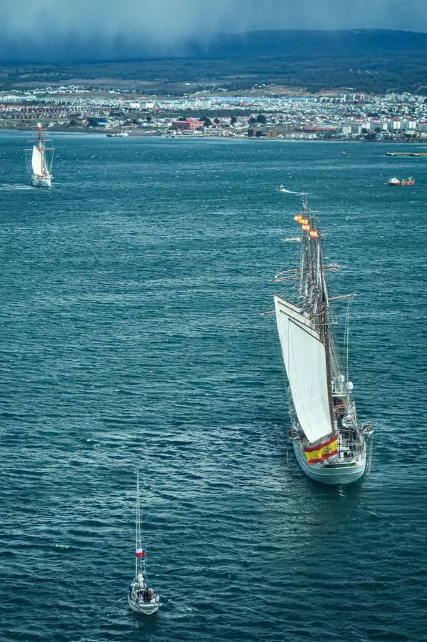 En imágenes: Así ha sido el cruce del Estrecho de Magallanes del buque escuela Juan Sebastián de Elcano