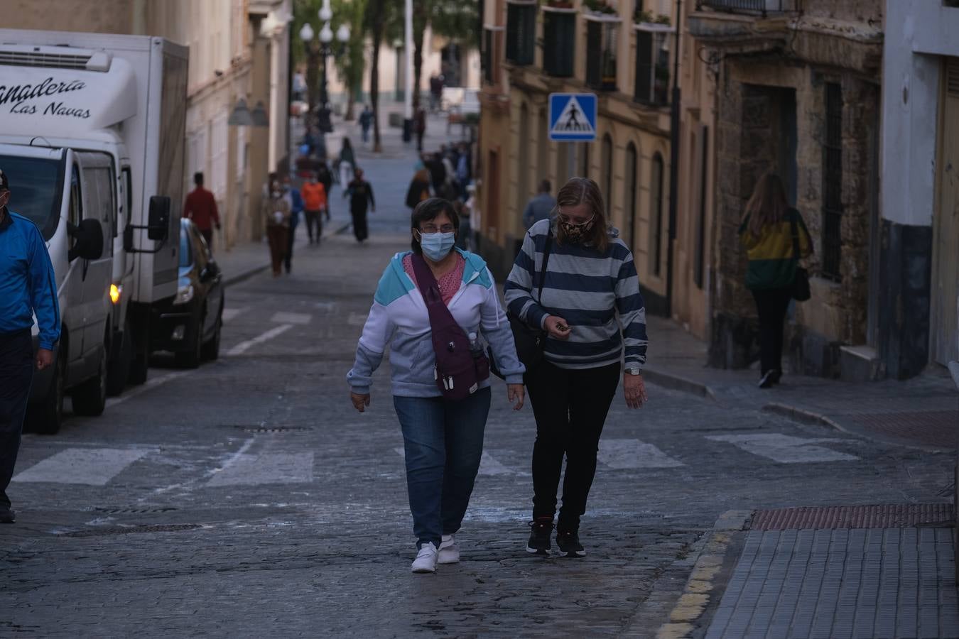 FOTOS: La mascarilla ya es obligatoria para el deporte y en la hostelería