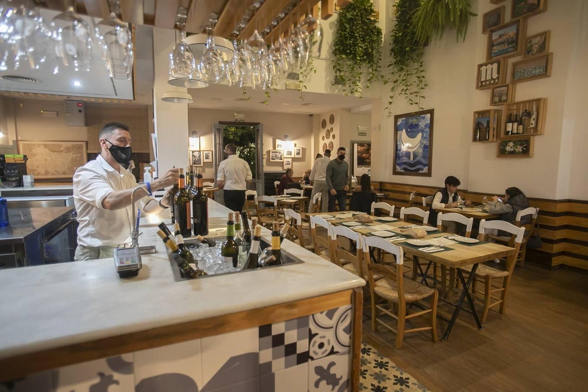 En imágenes, la última noche en la hostelería cordobesa antes del cierre a las 10