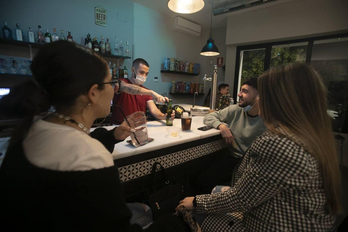 En imágenes, la última noche en la hostelería cordobesa antes del cierre a las 10