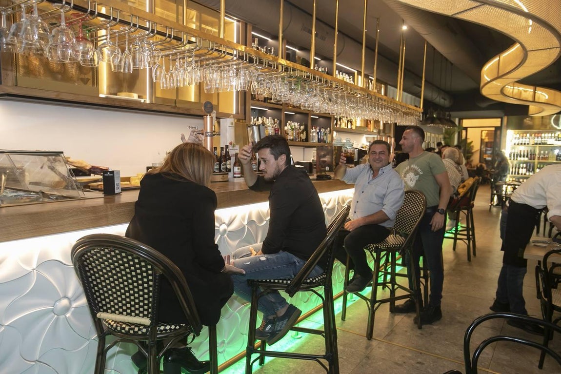 En imágenes, la última noche en la hostelería cordobesa antes del cierre a las 10