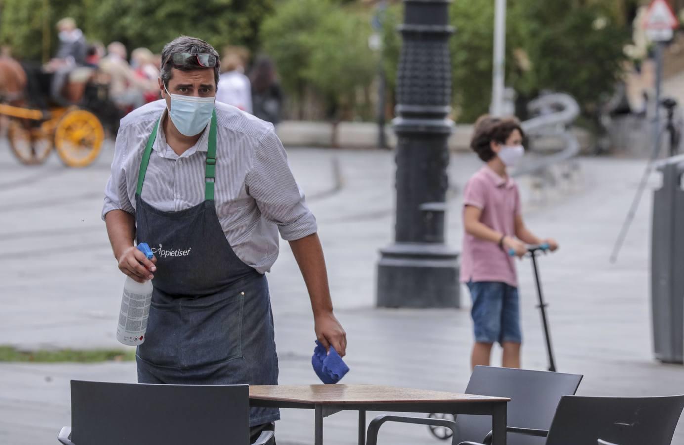 Mascarillas obligatorias en las terrazas de los bares de Sevilla