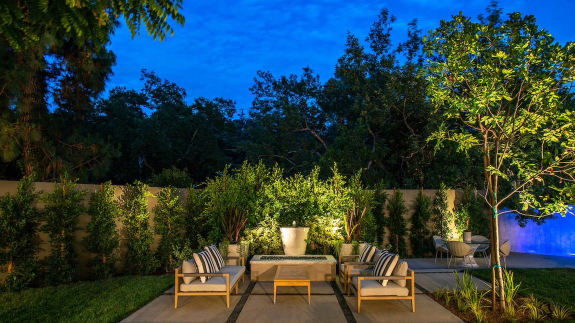 La nueva mansión de Cameron Diaz. Además de la casa principal, hay otra de invitados con la que comparte el jardín interno y que está dotada de un amplio dormitorio, dos baños, una pequeña cocina y salón.