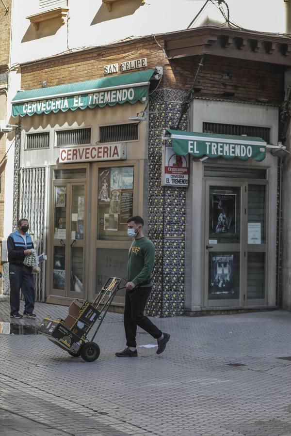 Así viven las nuevas restricciones los bares tradicionales de Sevilla