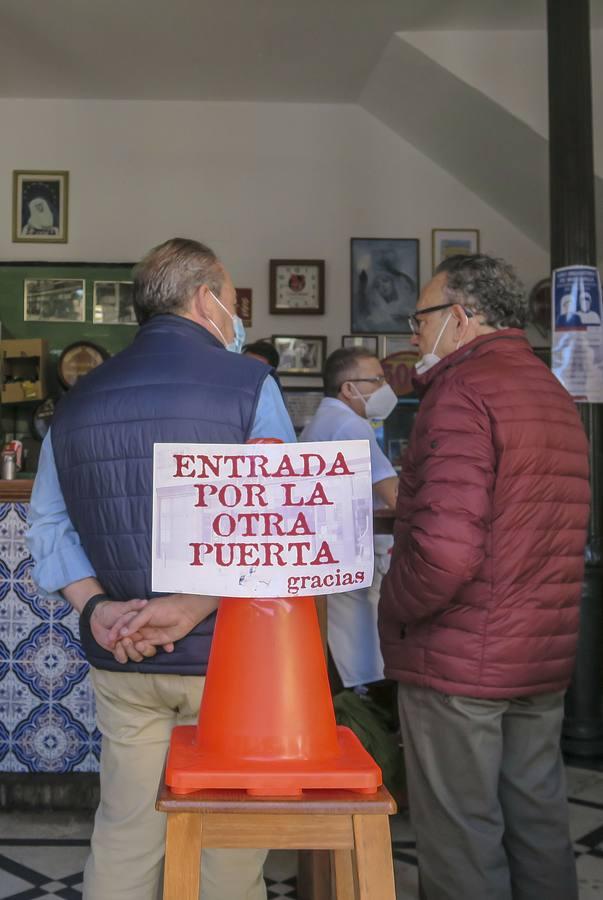 Así viven las nuevas restricciones los bares tradicionales de Sevilla