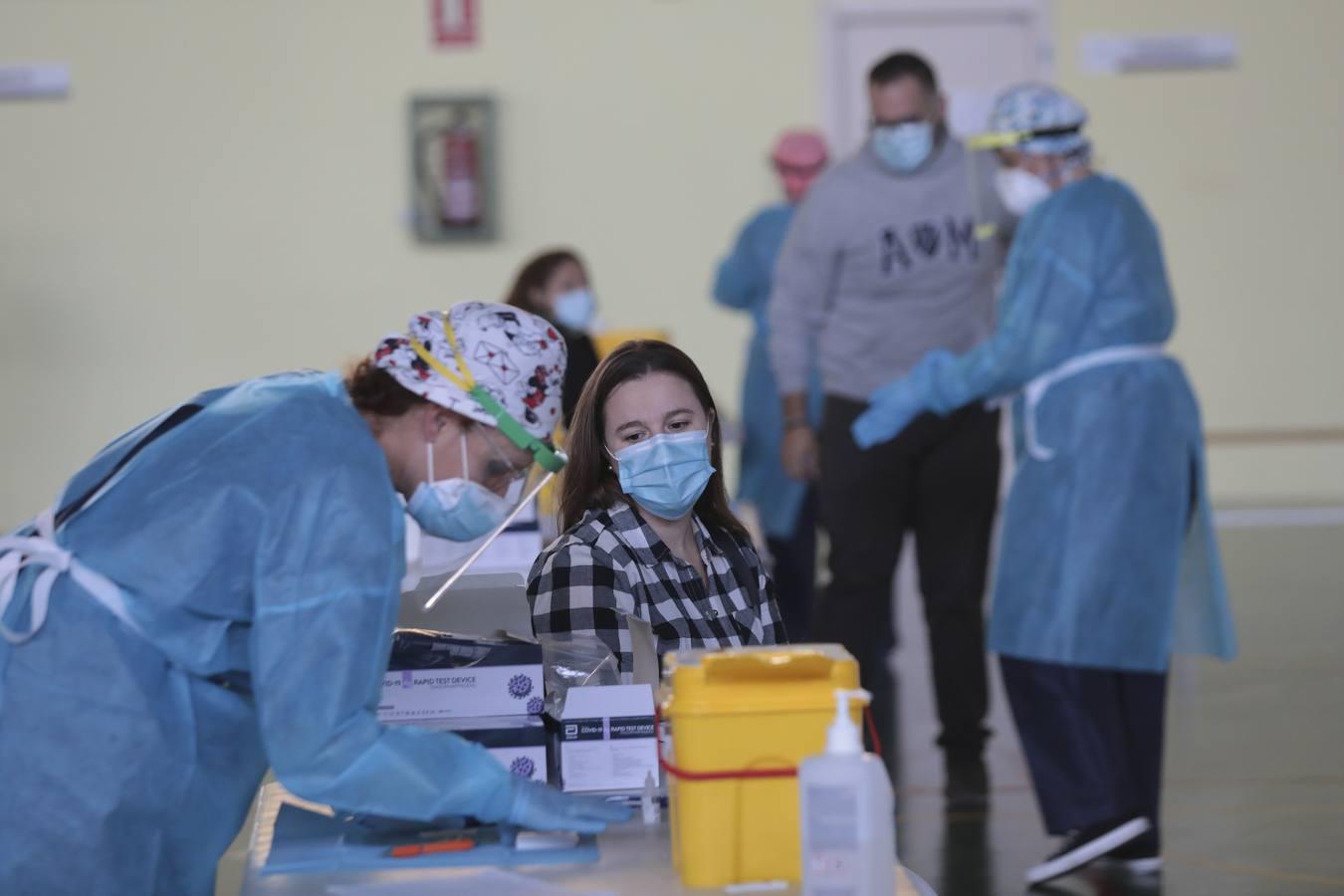 En imágenes, comienzan los cribados masivos en Sevilla capital