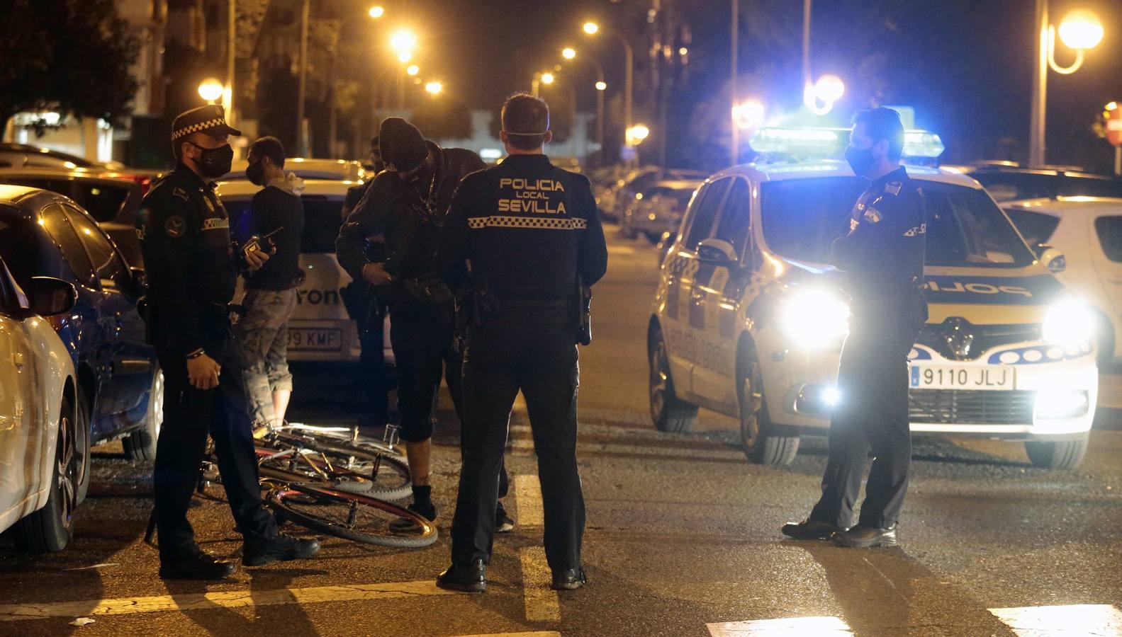 En fotos, despliegue policial en Sevilla para vigilar el toque de queda y evitar algaradas