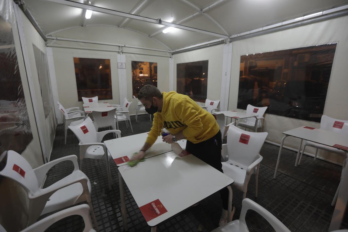 Los bares de Cádiz echan el cierre con el nuevo toque de queda