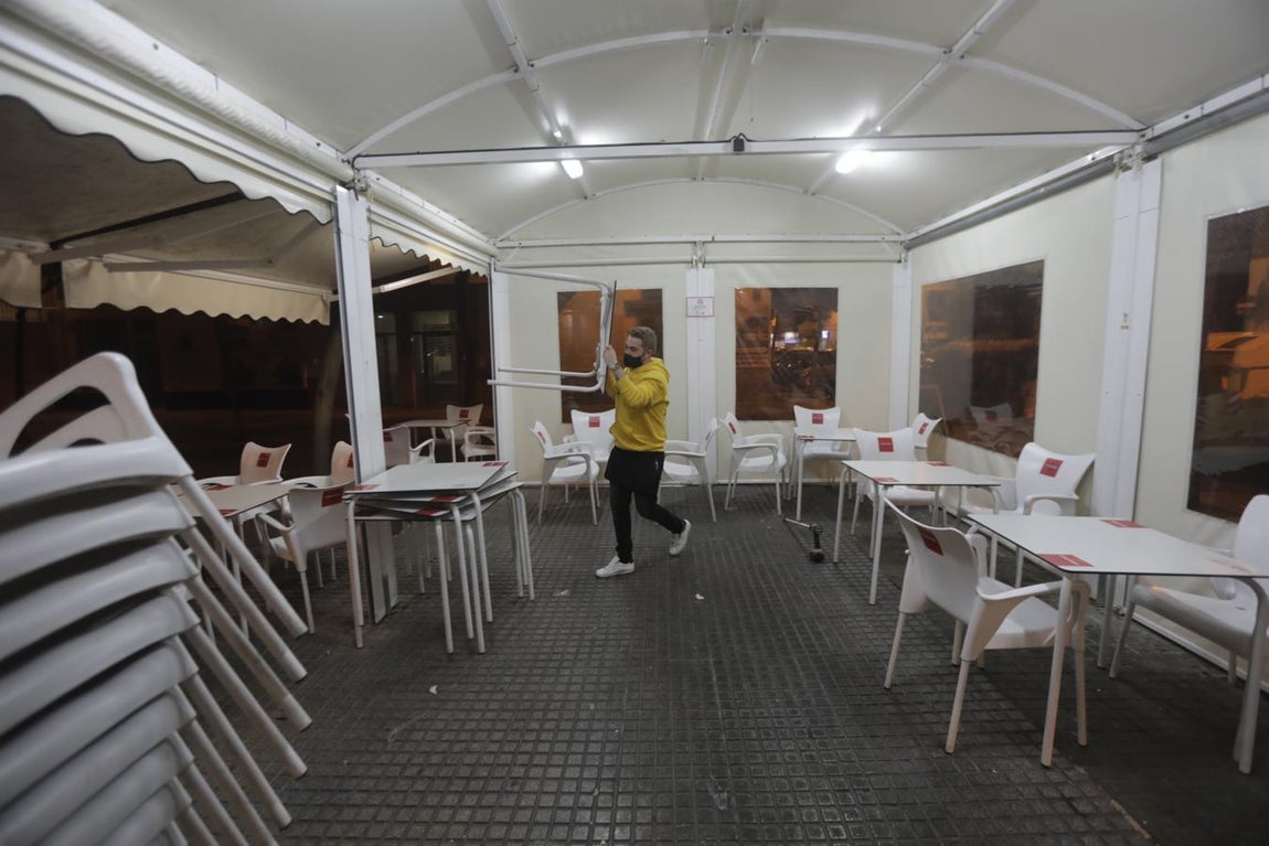Los bares de Cádiz echan el cierre con el nuevo toque de queda